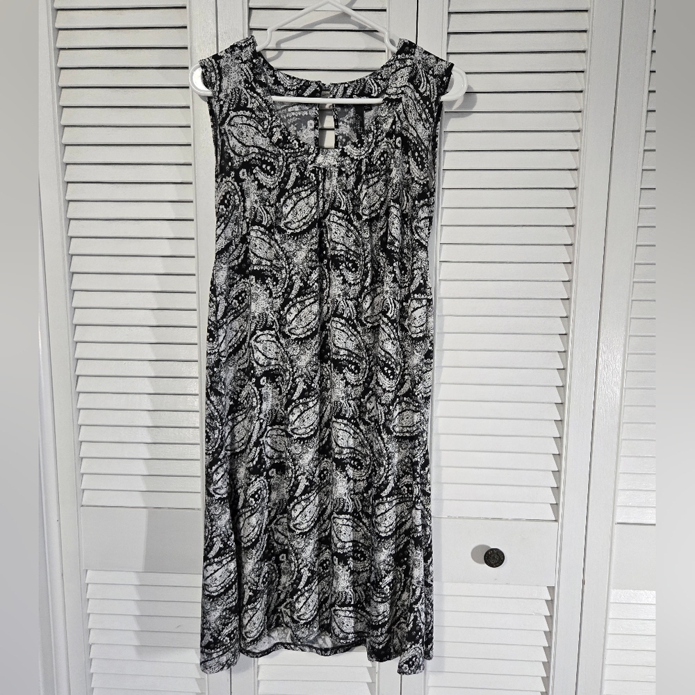 🟢 Black and White Paisley Sleeveless Dress